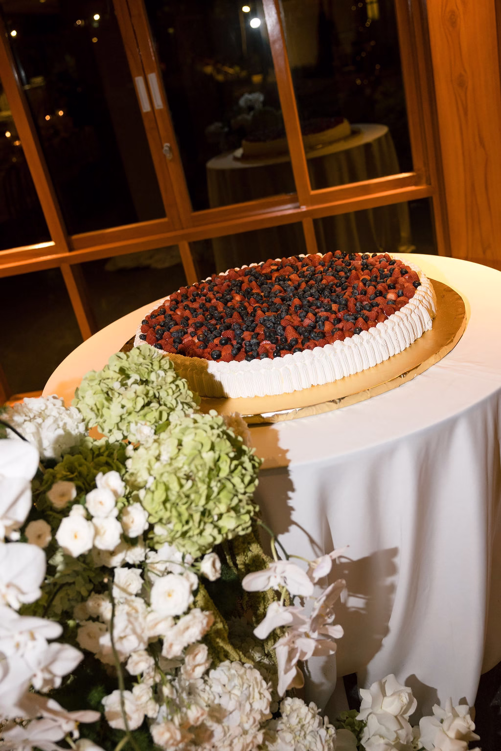 Berry Wedding Cake, Luxury Wedding Cake, Wedding Cake Trends, Fresh Berry Wedding Cake, Destination Wedding Cake, Elegant Wedding Cake, Modern Wedding Cake, Wedding Dessert Ideas, Luxury Wedding Inspiration, Wedding Cake Design.